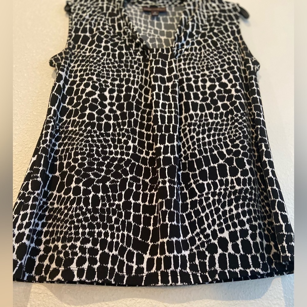 Dana Buchman~Gator Skin Print Top~Gathered Oval Neckline~Sleeveless~Size M - Picture 6 of 12